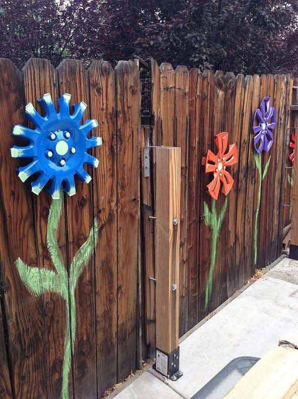 15 Fantastic Ideas For Decorating Your Garden Fence