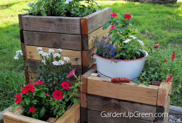 16 Outstanding DIY Garden Planter Boxes