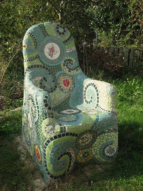 17 Lovely Mosaic Projects For Your Garden