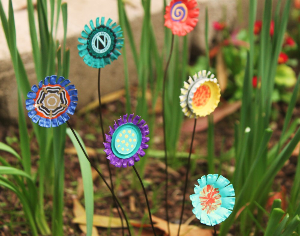 15 Decorative DIY Accents That Will Make Your Garden Stand Out