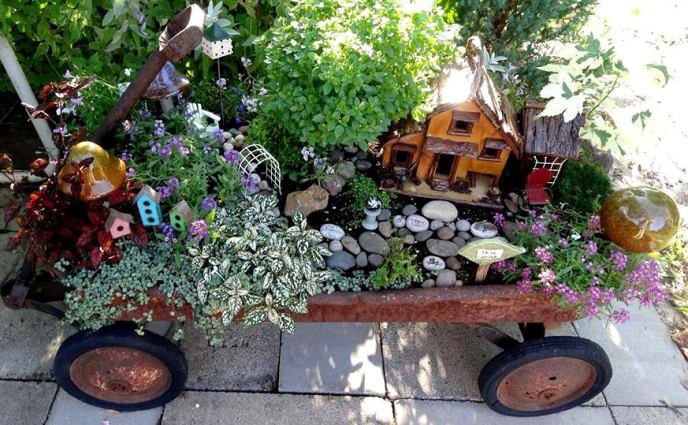 14 Amazing Miniature Fairy Gardens To Inspire You