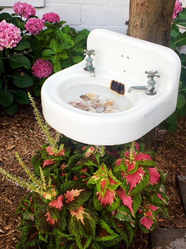 12 DIY Bird Bath Ideas To Attract Birds To Your Garden