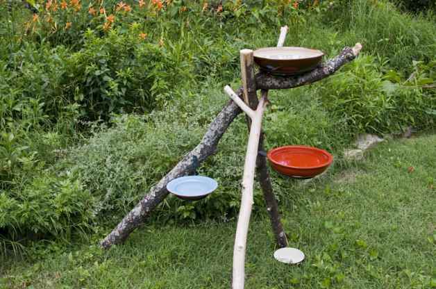 12 DIY Bird Bath Ideas To Attract Birds To Your Garden