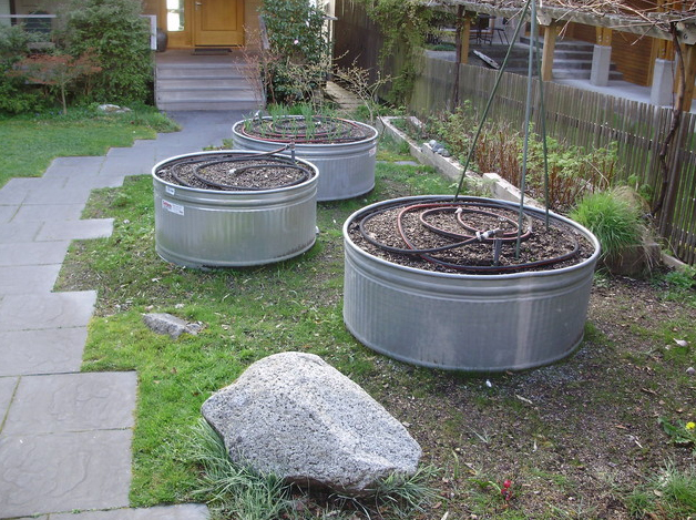 10 Creative DIY Round Raised Garden Beds