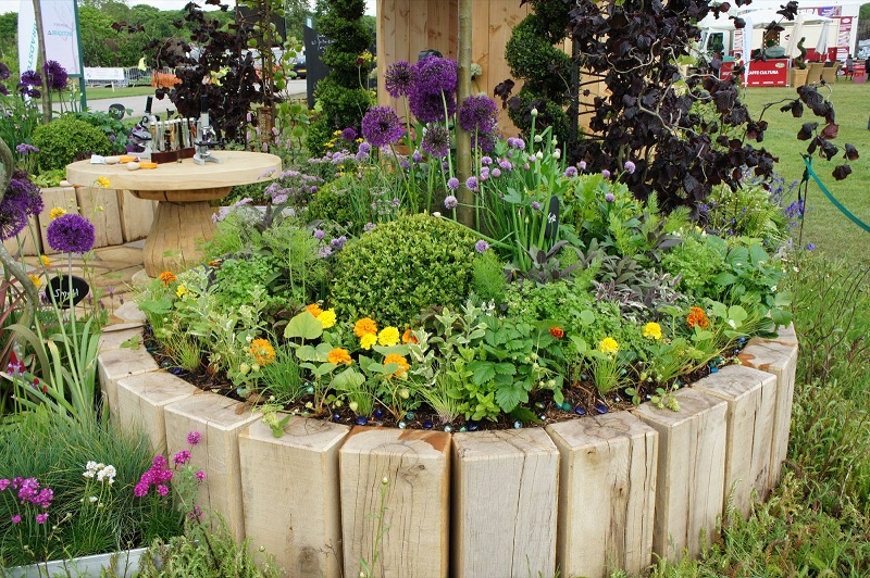 10 Creative DIY Round Raised Garden Beds