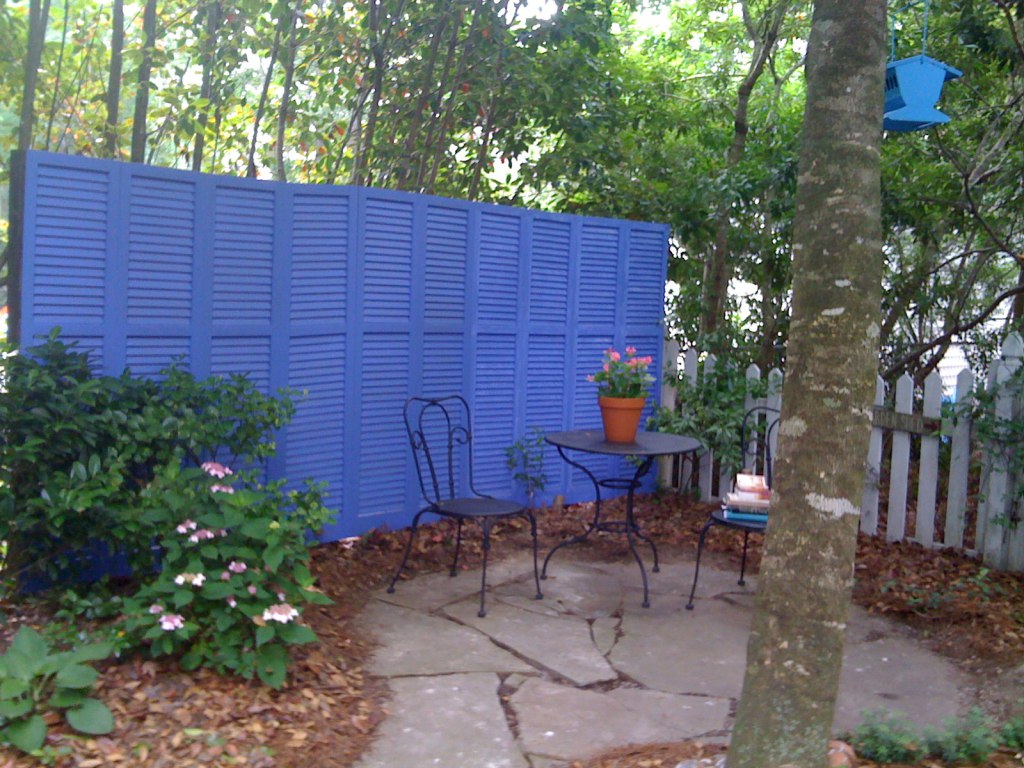 16 DIY Privacy Screens That Will Make Your Space More Intimate