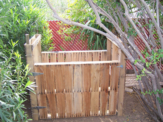 12 Backyard Pallet Projects for Today’s Homestead
