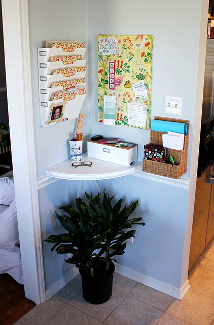 10 Amazing DIY Household Command Centers