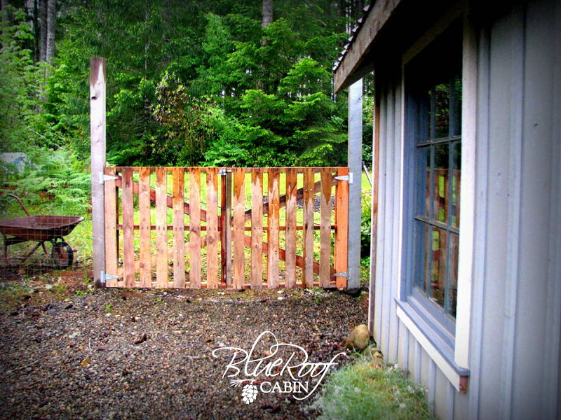 12 Backyard Pallet Projects for Today’s Homestead