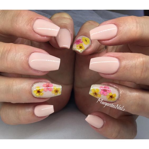 54 Pretty Dried Flower Nail Art Designs
