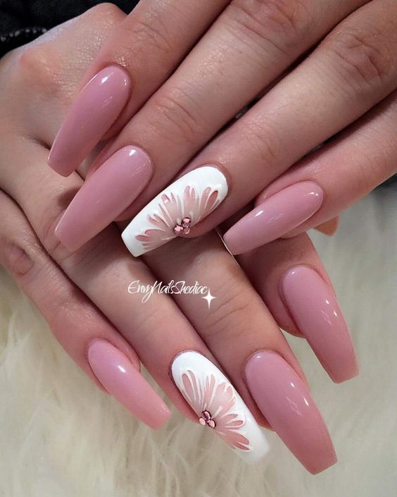 56 Elegant Spring Floral Nail Art Designs; spring nails; spring floral nails; flower nails; simple spring nails; spring nail colors; short spring nails.