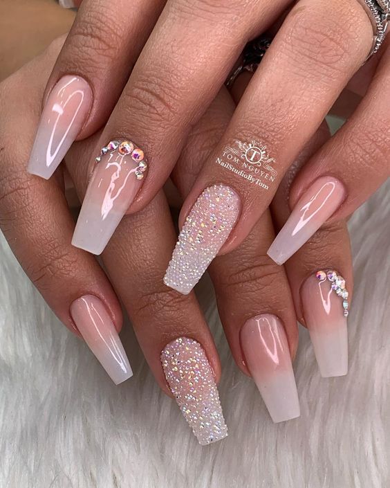 36 Awesome Ombre Nails Coffin Glitter Art Designs In 2020 Page 21