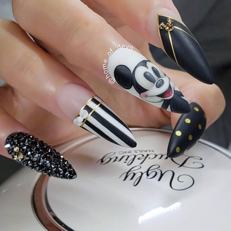 55 Cute Mickey Mouse Nails You Need to Try