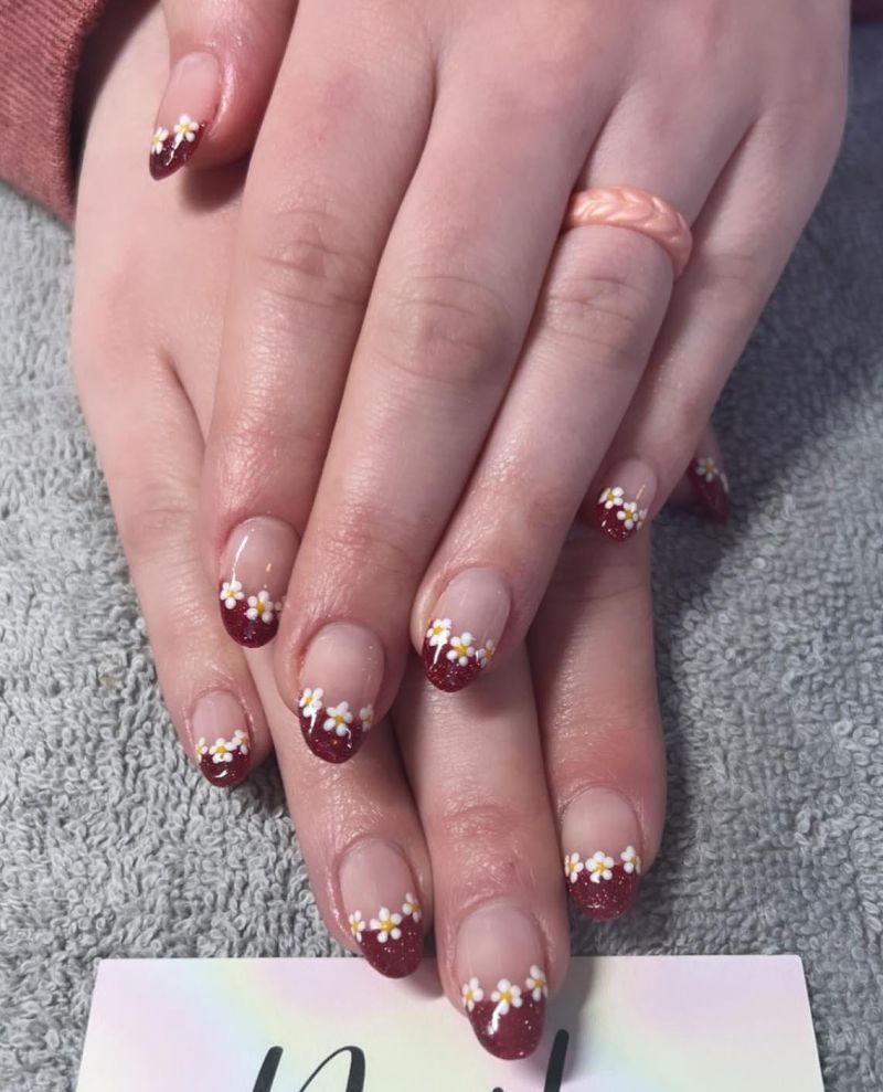 30 Trendy Daisy Nail Art Designs You Have to Try