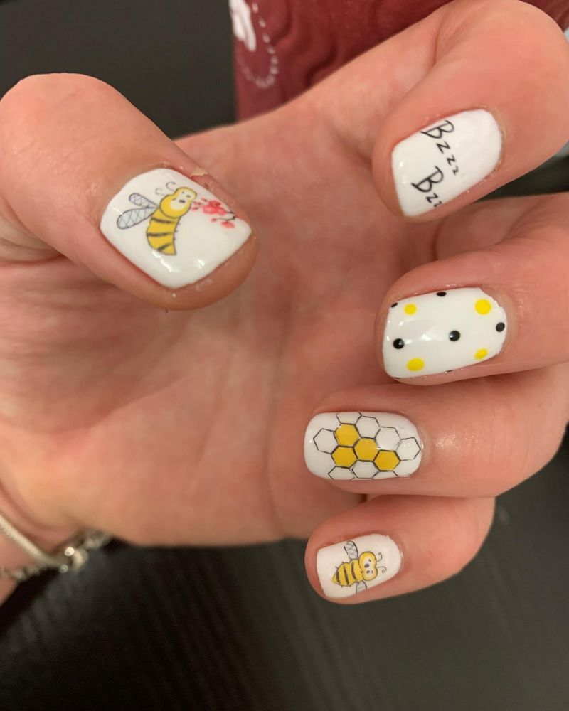 30 Pretty Bee Nail Art Designs to Inspire You