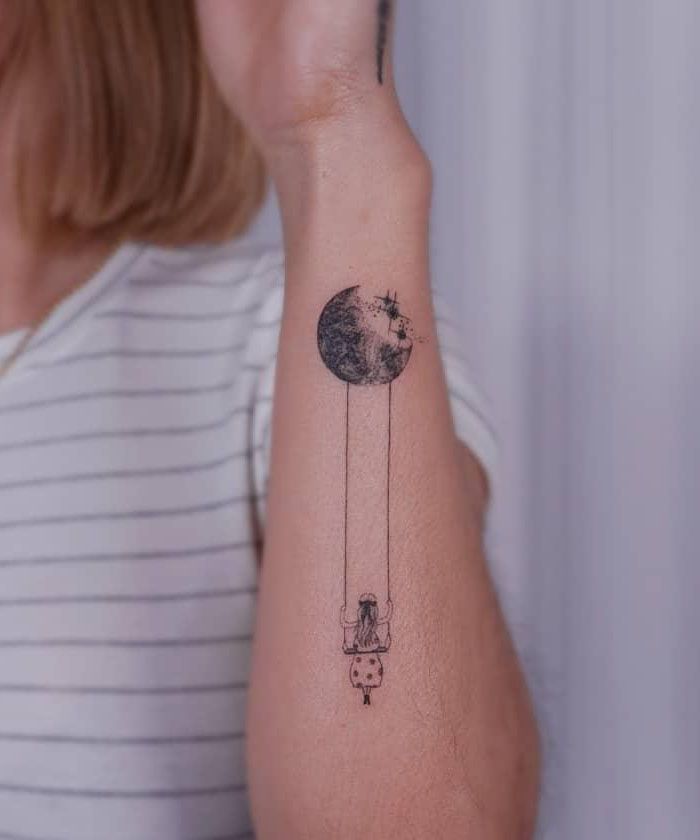20 Gorgeous Moon Tattoos Give You Inspiration