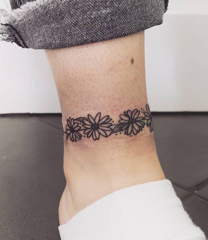 20 Classy Daisy Chain Tattoos For Your Next Ink