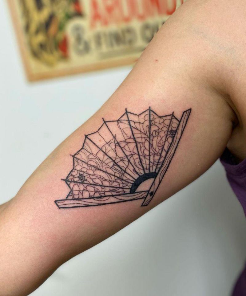 20 Beautiful Fan Tattoos for Your Next Ink