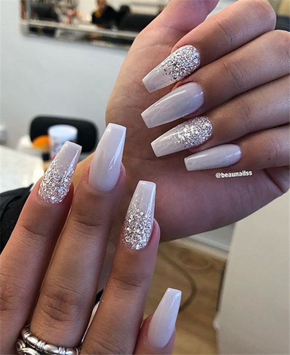 50 Trendy White Christmas Nails To Fall In Love With – Page 9 – Tiger Feng